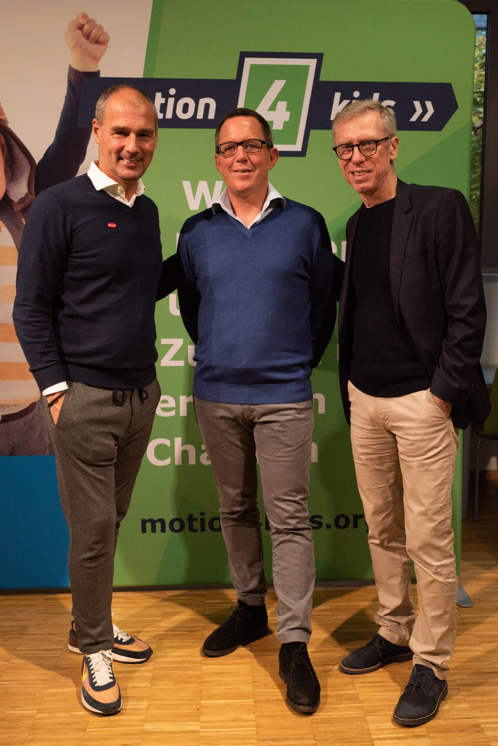 David Tews (Hervis), Philip Newald (motion4kids) und Peter Stöger (Botschafter von motion4kids" bei der Präsentation der "sportstation2".