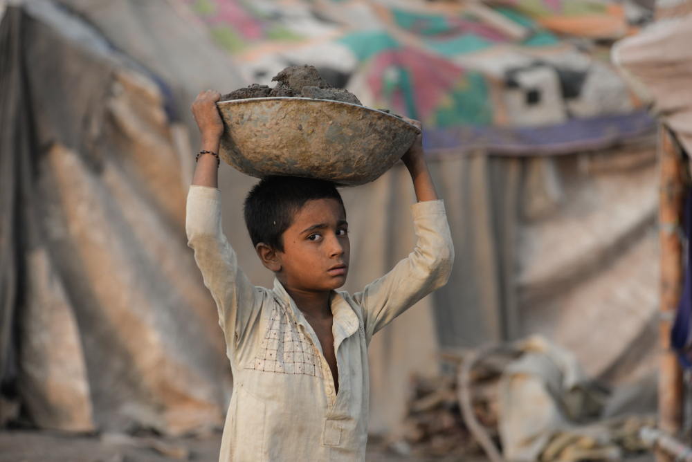Children,Carrying,Sand,From,Bank,Of,River,Ravi,At,Lahore,