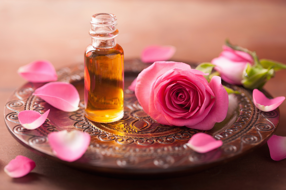 Rose,Flower,And,Essential,Oil.,Spa,And,Aromatherapy