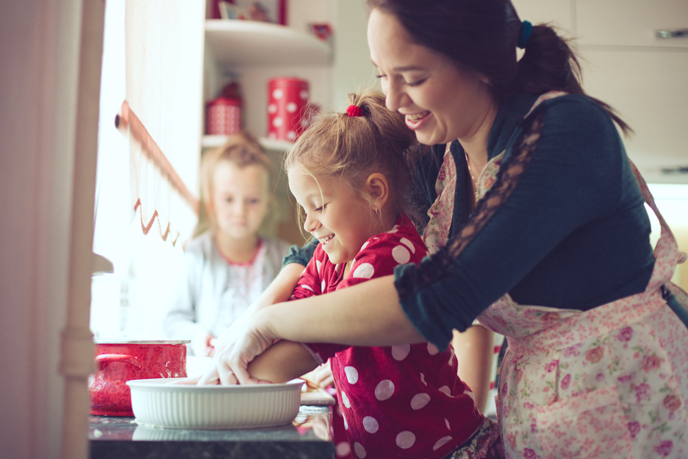 Mother,With,Her,5,Years,Old,Kids,Cooking,Holiday,Pie