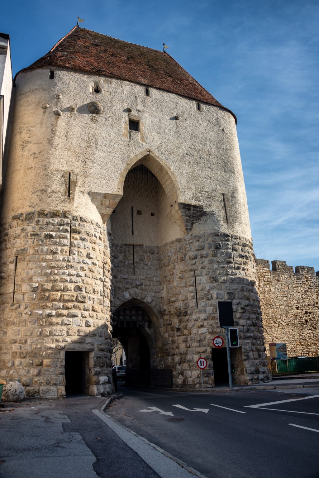 Hainburg/,Austria,Feb,2019:,Wienertor,-,Gate,To,The,Medieval
