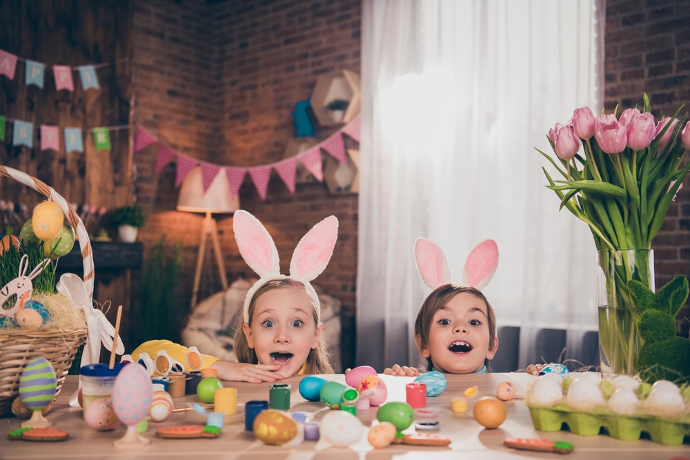 Portrait,Of,Attractive,Cheerful,Siblings,Drawing,Eggs,Hiding,Behind,Desk