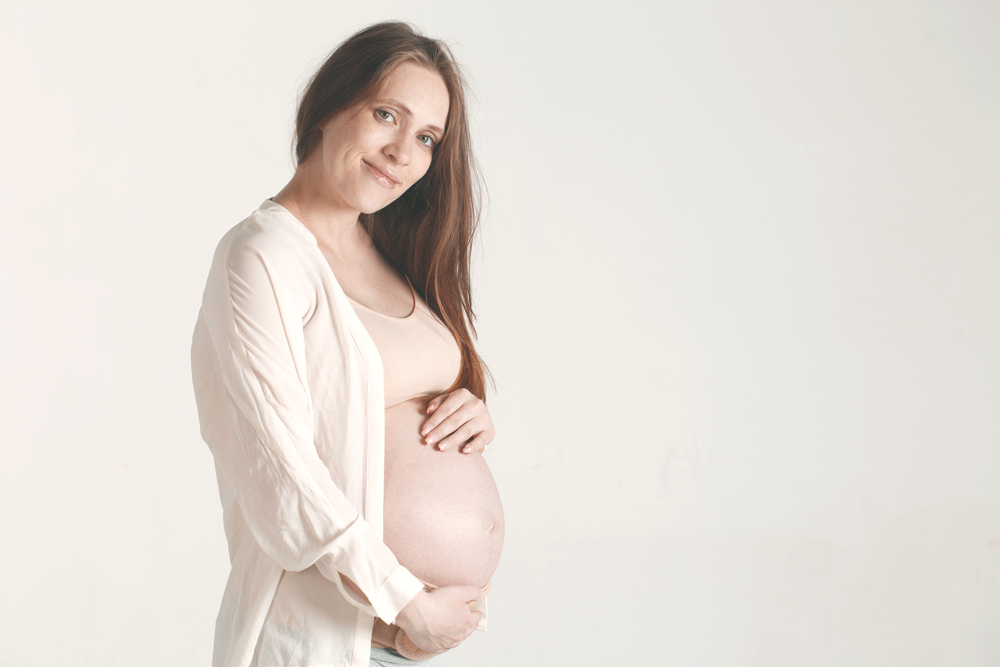 Portrait,Of,The,Young,Happy,Smiling,Pregnant,Woman
