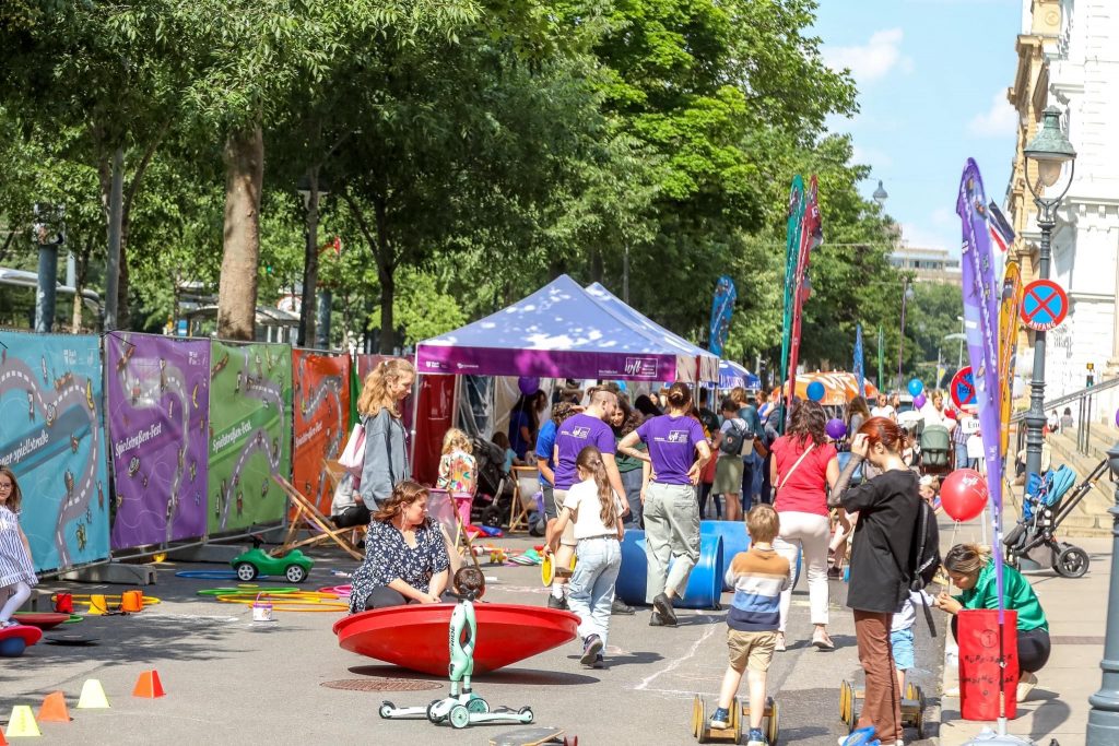 „Spielerisch durch Wien“ findet am 29. Mai 2024 auf der Nebenfahrbahn des Schottenrings statt