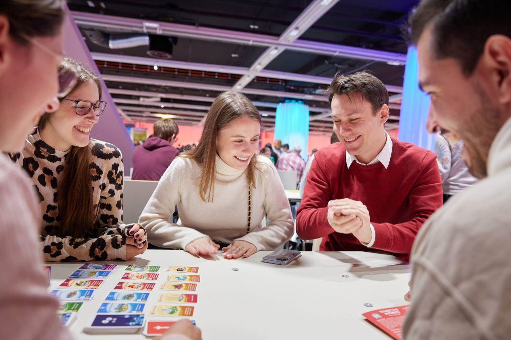 Spielefest_Spielen mit Freunden © IAKW-AG Ludwig Schedl