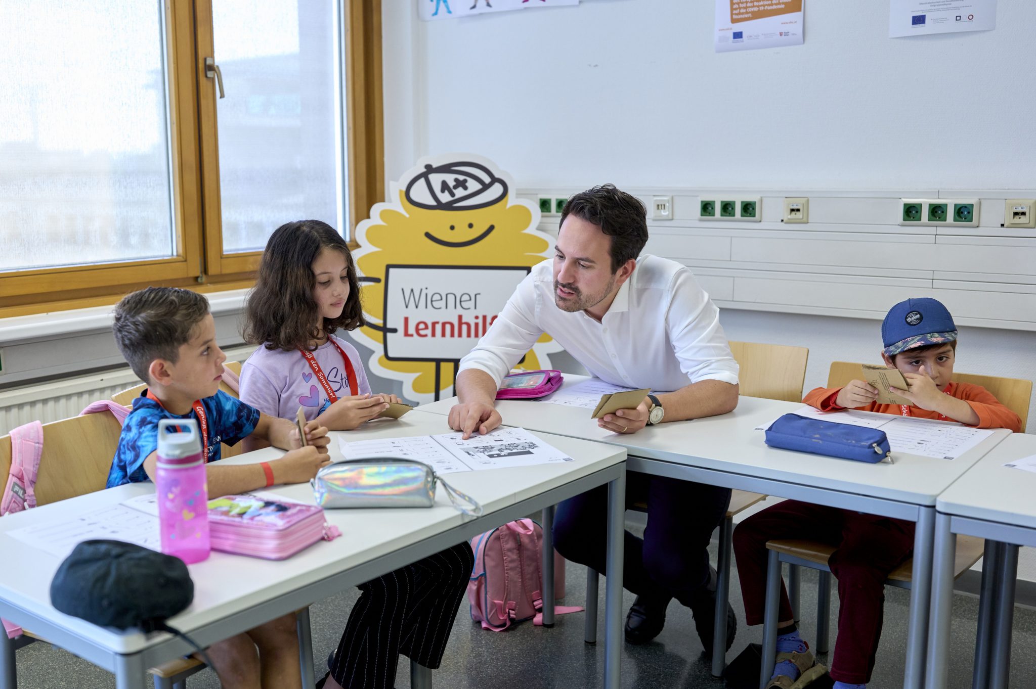Vizebürgermeister Christoph Wiederkehr besucht den neuen Deutsch-Start Kurs in der VHS-Lernstation in Floridsdorf