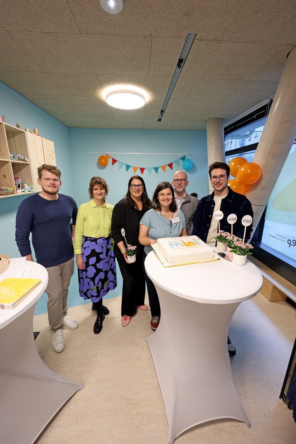 Eröffnungsfest des neuen Eltern-Kind-Treffs - *mini - im Gemeindebau NEU, Schönbrunner Straße 76, mit Wohnbaustadträtin Kathrin Gaál.