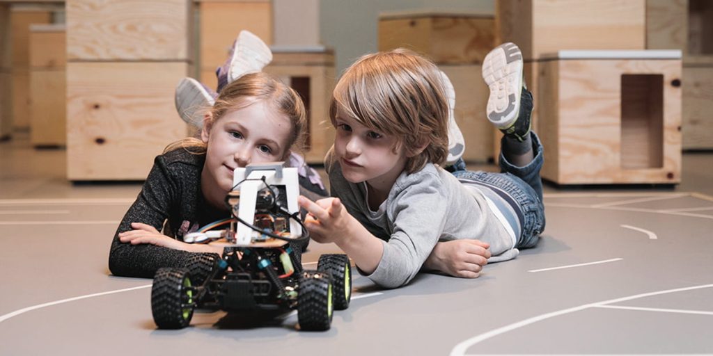 AEC-Kinderforschungslabor: Die Technik der Zukunft entdecken