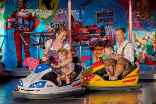Gäubodenvolksfest: Springende Frösche, wilde Piraten, zahme Tiere