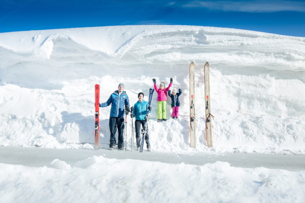 Bobby, der Schneehase ganz groß – Obertauern zeigt wahres Herz für Kinder