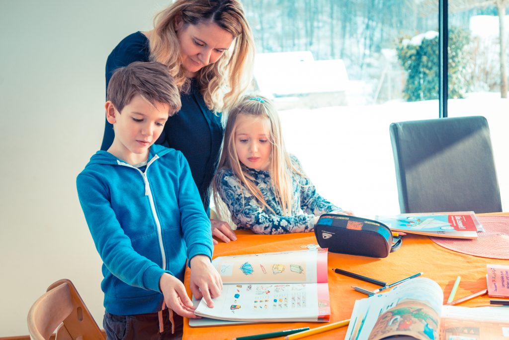 Wie Sie Ihr Kind sinnvoll bei den Hausübungen unterstützen