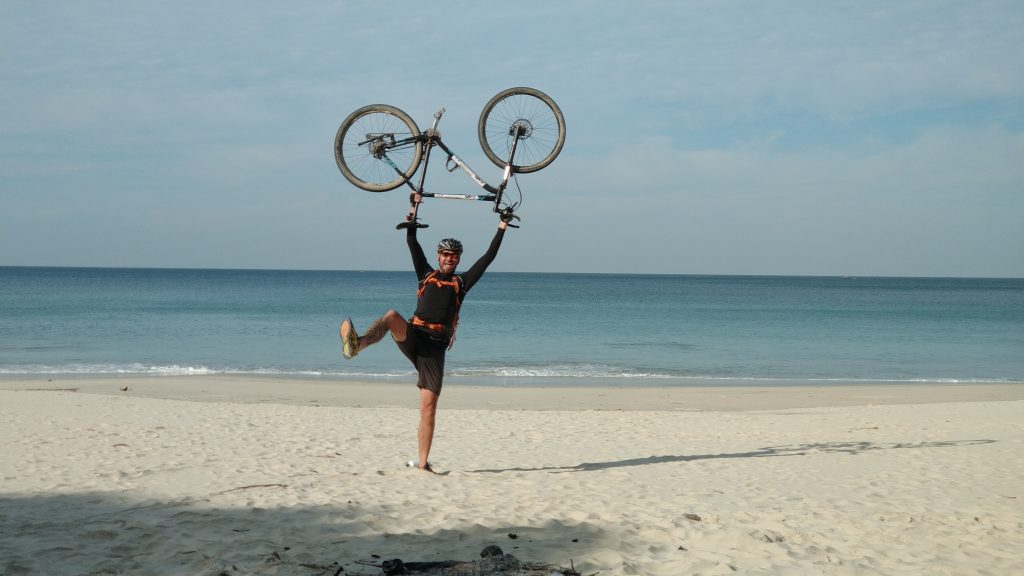 3000-Kilometer-Radtour durch Asien holt Straßenkinder aus Slum
