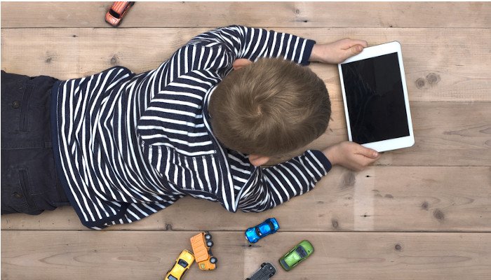 Zu Lockdown-Spitzenzeiten verbrachten Kinder die Hälfte ihres Tages online