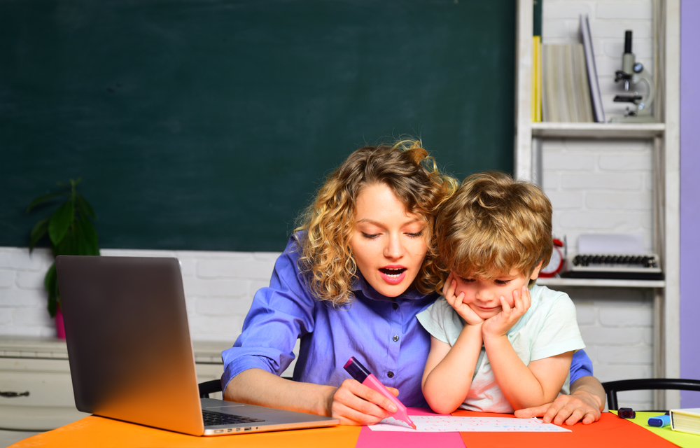 Corona-Studie: Schulschließungen belasten Mütter besonders