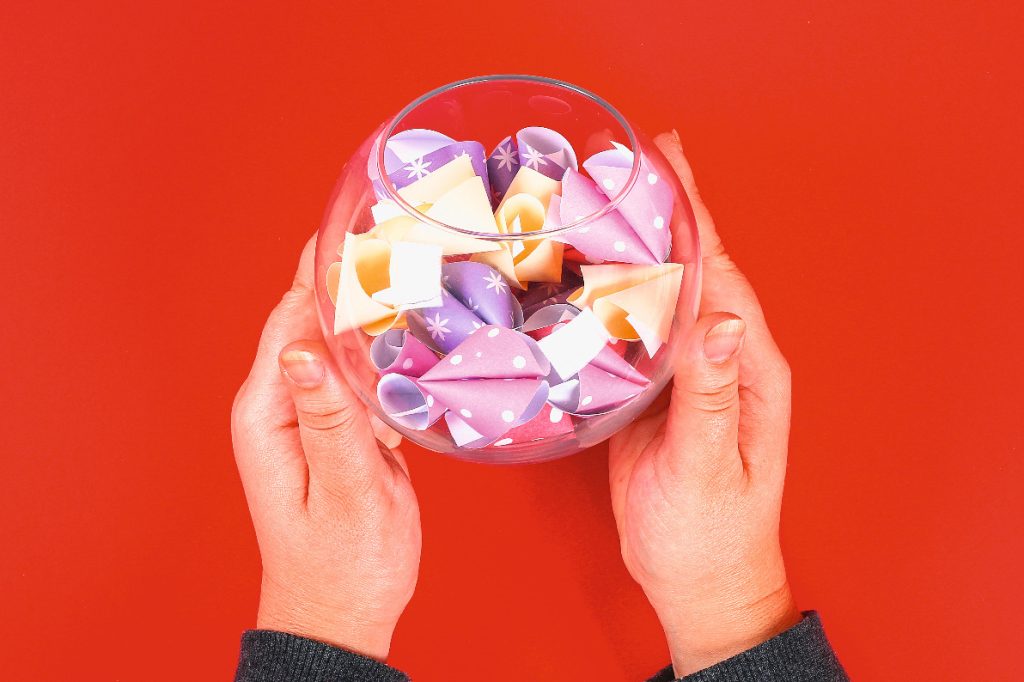 Party-Basteleien: Papier-Glückskekse & Konfetti-Kanonen