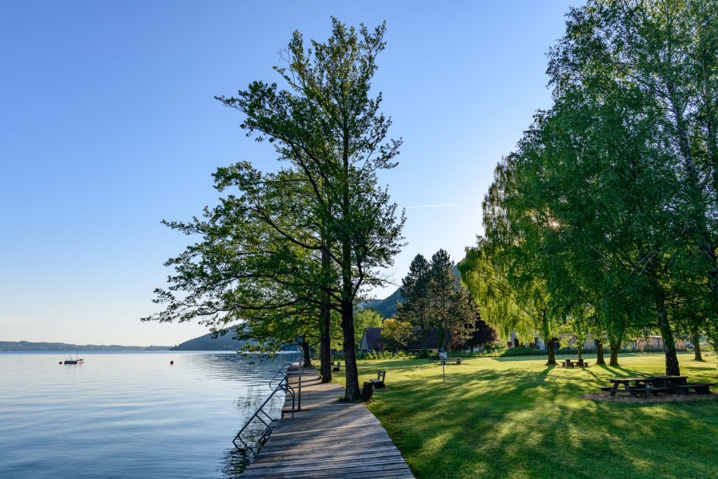 Neu gestalteter Naturbadeplatz in Weyregg am Attersee