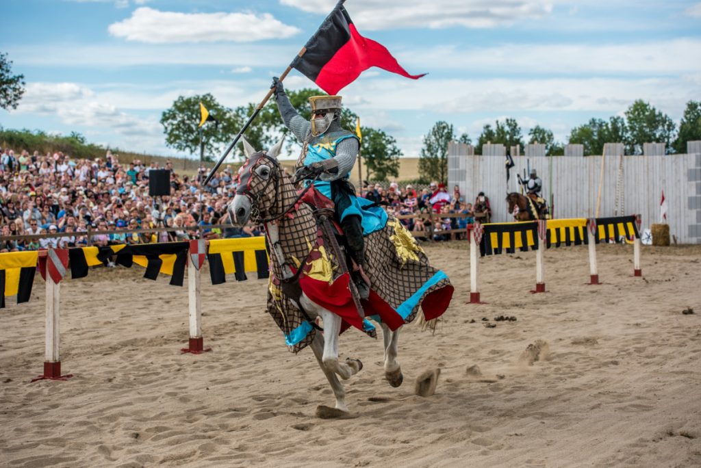 Zeitreise ins 13. Jahrhundert: Mittelalterfest auf Schloss Jedenspeigen
