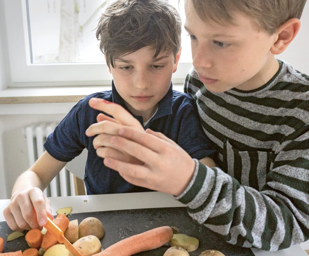 „Julius forscht – Erste Hilfe“: Wie man eine Schnittwunde versorgt