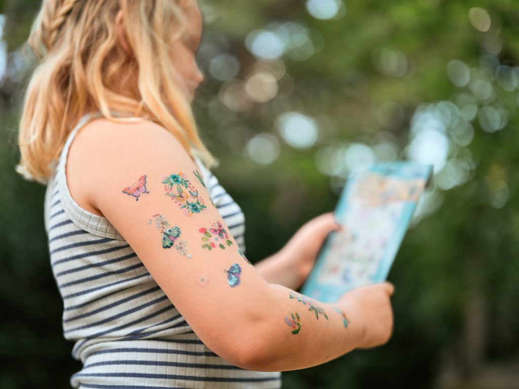 Verbotene Chemikalien in Klebetattoos für Kinder gefunden © Mitja Kobal/Greenpeace