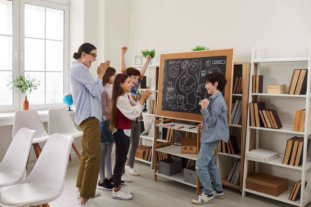 Psychisch belastete Kinder: Warum ein gutes Lernklima genauso wichtig ist wie der Unterricht © Shutterstock