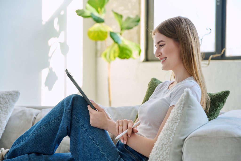 Tablet-Kurs „Social Media Guide für Eltern“ für verantwortungsvolle Eltern © Shutterstock