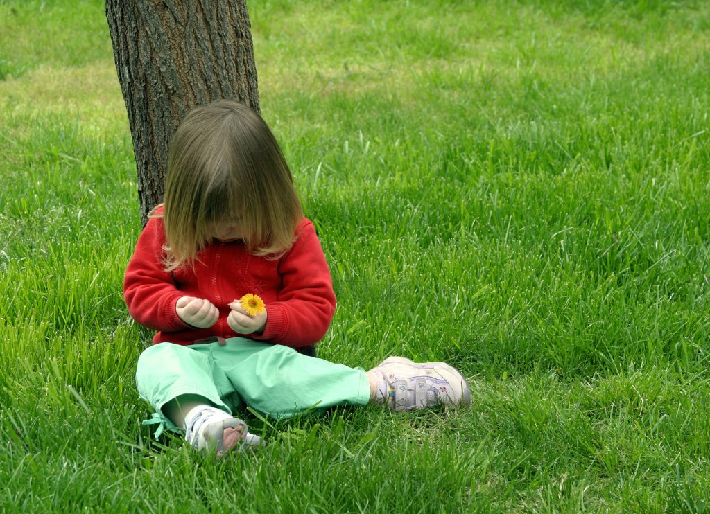 Selektiver Mutismus: Wenn Kinder zu Hause sprechen, aber außerhalb verstummen © Shutterstock