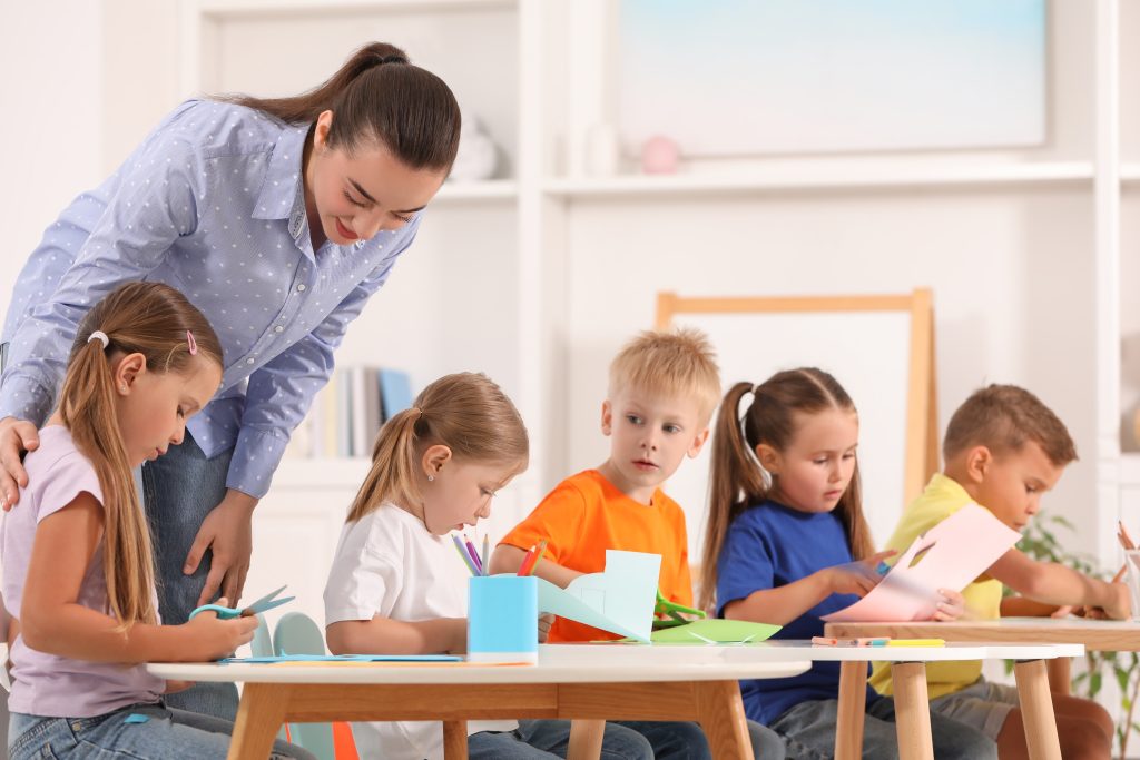 Ausbau von Kinderbetreuung erhöht Einkommen von Müttern deutlich © Shutterstock